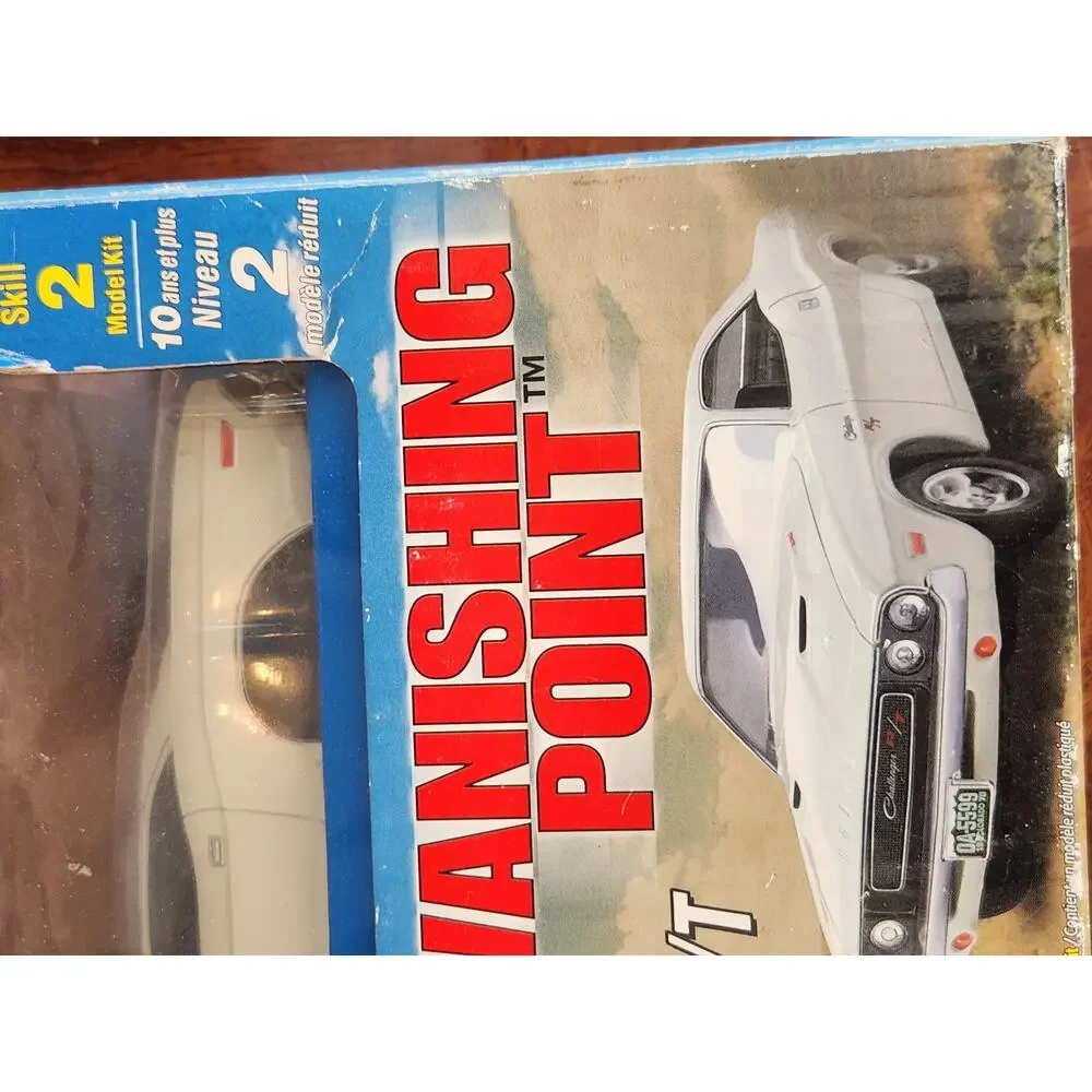 Revell Monogram Vanishing Point 1970 Dodge Challenger R/T Model Kit 1:25 NIB